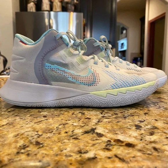 Nike Kyrie Flytrap Youth White Blue Chill Basketball shoes